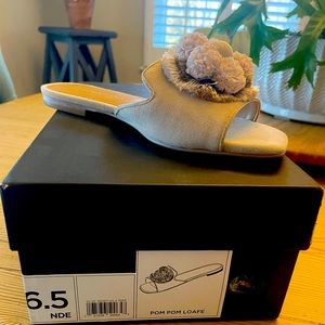Adorable slides like new 6.5 suede